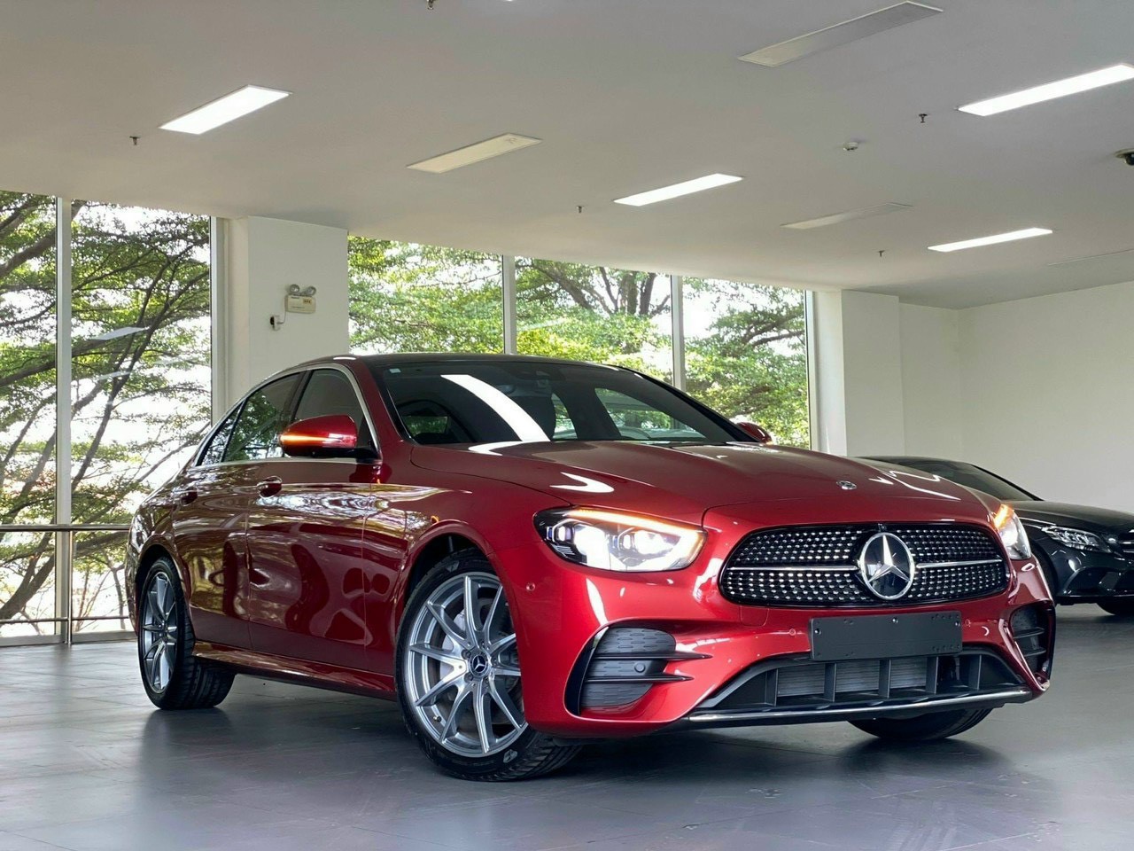 Mercedes E300 AMG 2022 | Màu Đỏ/Đen Giao Liền Quận Bình Tân | Trả góp tới 80% | Quang Mercedes Phú Mỹ Hưng