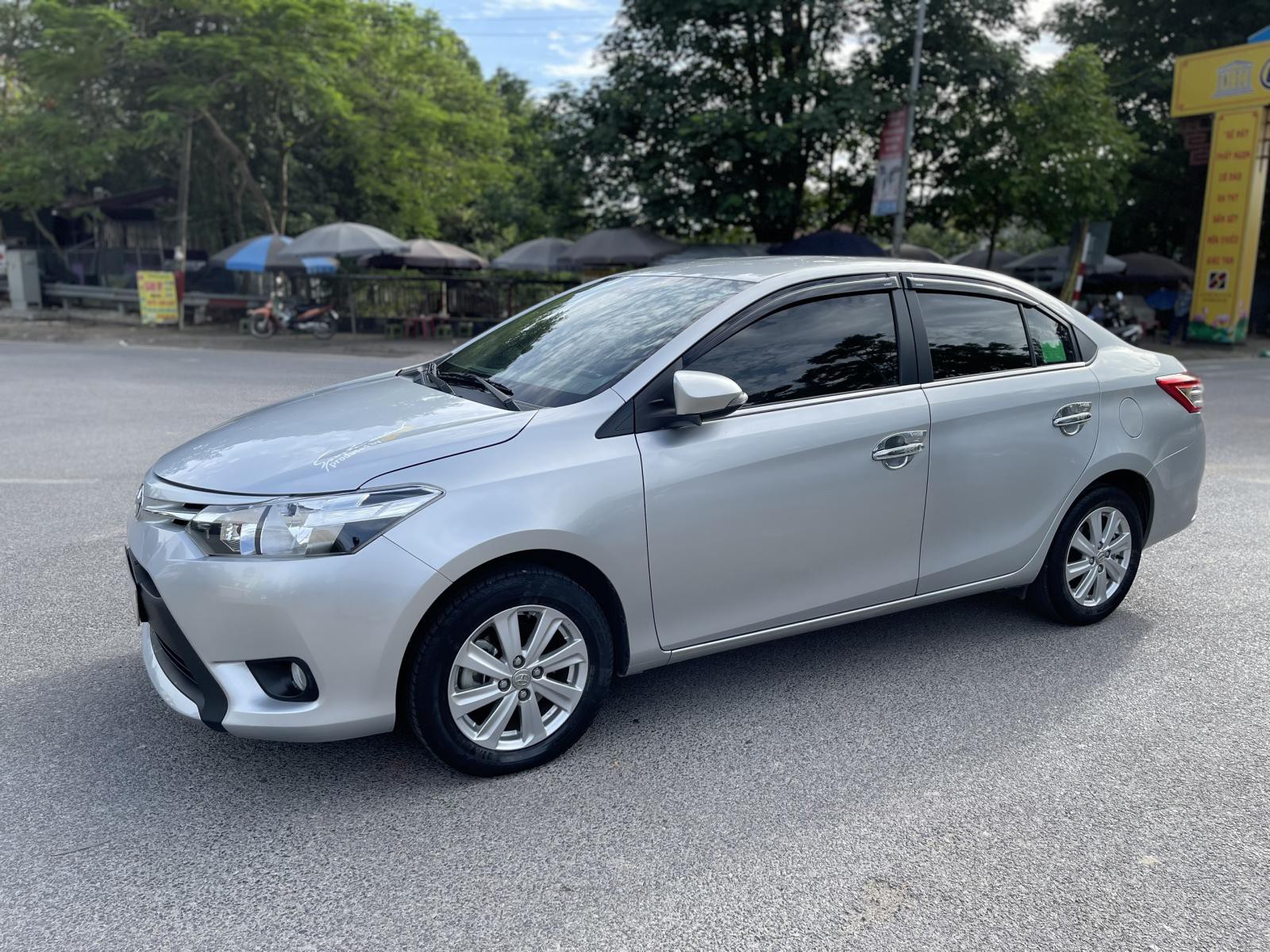 Bán Toyota Vios 1.5E 2018, màu bạc