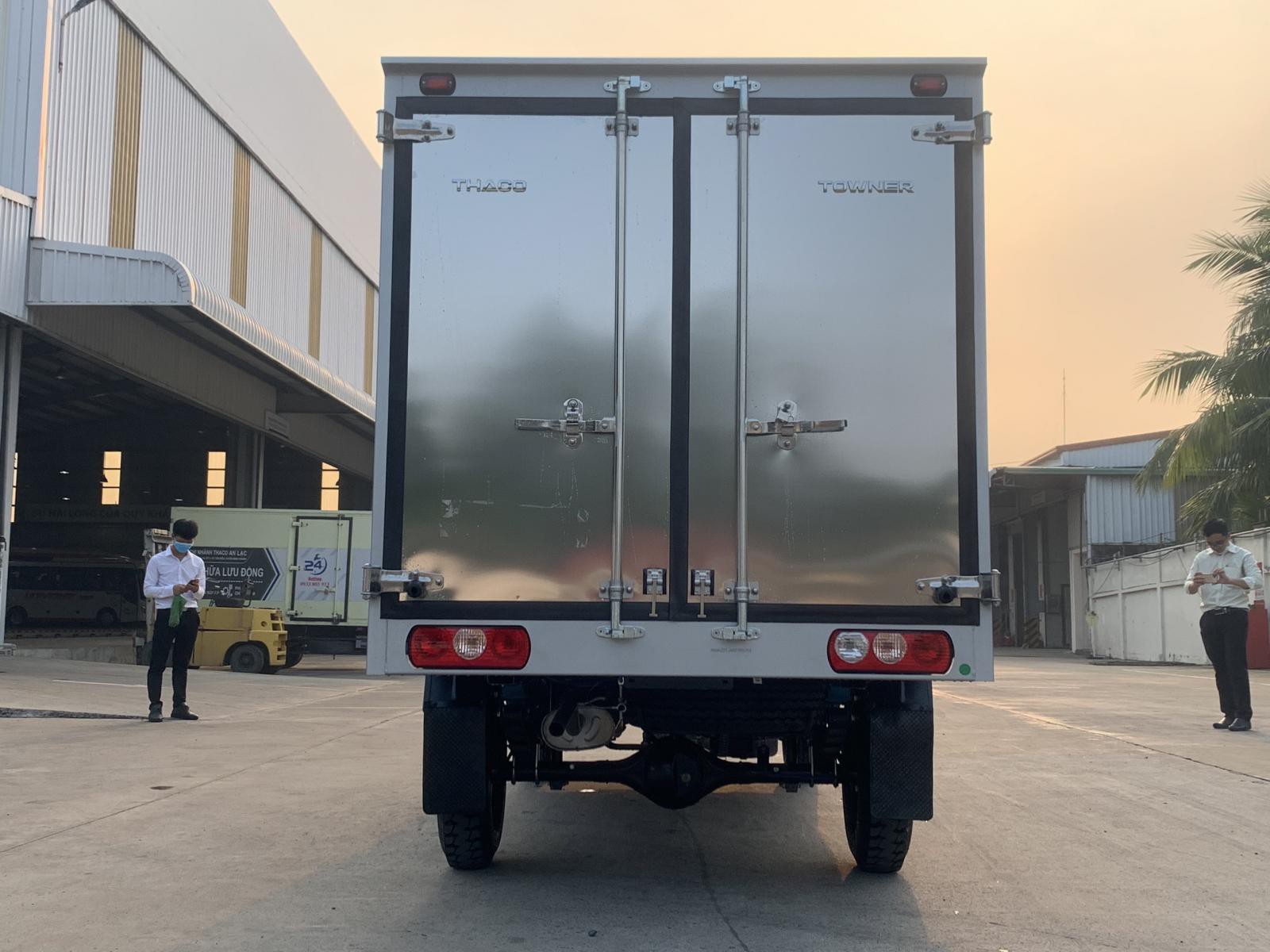  Xe tải 990 kg, thùng kín, đời 2022 , Thaco Towner 990-NC 