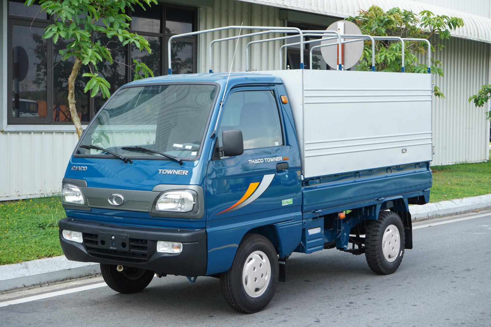Bán xe tải nhẹ máy xăng Thaco Towner 2022