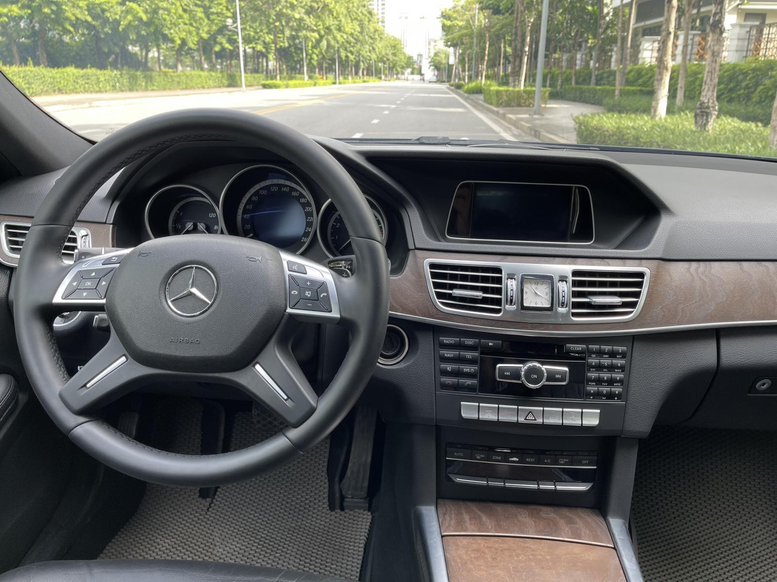 Mercedes-Benz E200 E200 2014 - Xe Mercedes E200 2014, màu đen, tên cá nhân, biển Hà Nội
