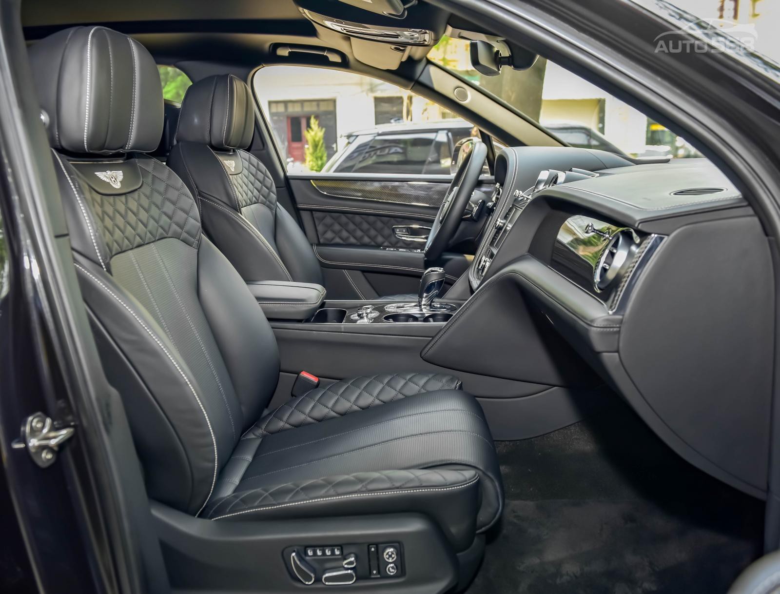 Bán Xe Bentley Bentayga Mulliner V8 2019, màu đen 04 ghế VIP, giá tốt