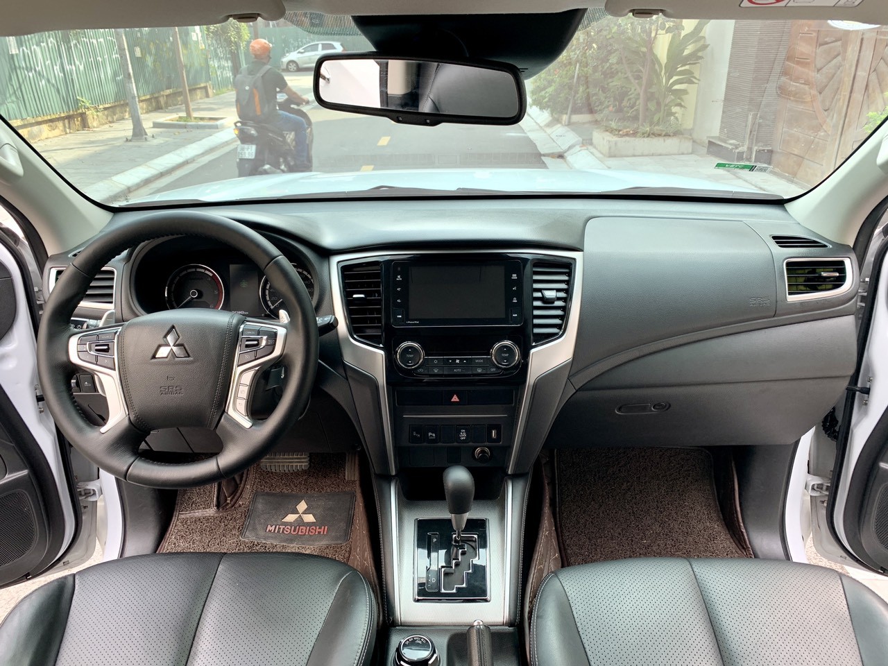 Bán Mitsubishi Triton 4x4AT Mivec Premium 2019, màu trắng, nhập khẩu