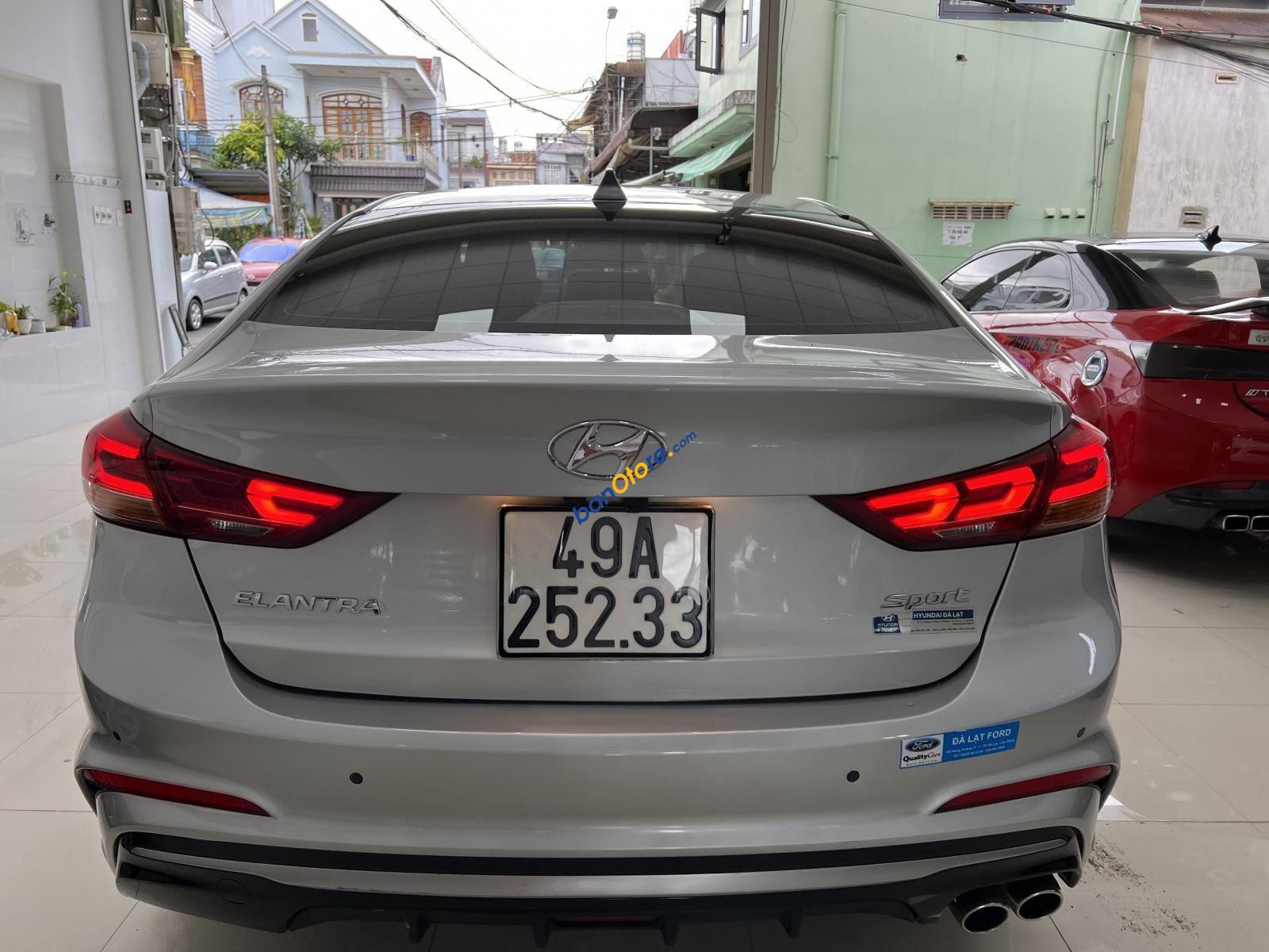 Hyundai Elantra 2018 - Giá 595tr