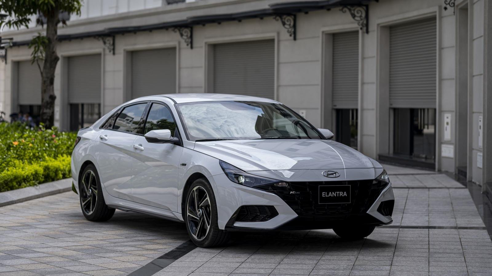 Hyundai Elantra đang có giá bán cạnh tranh