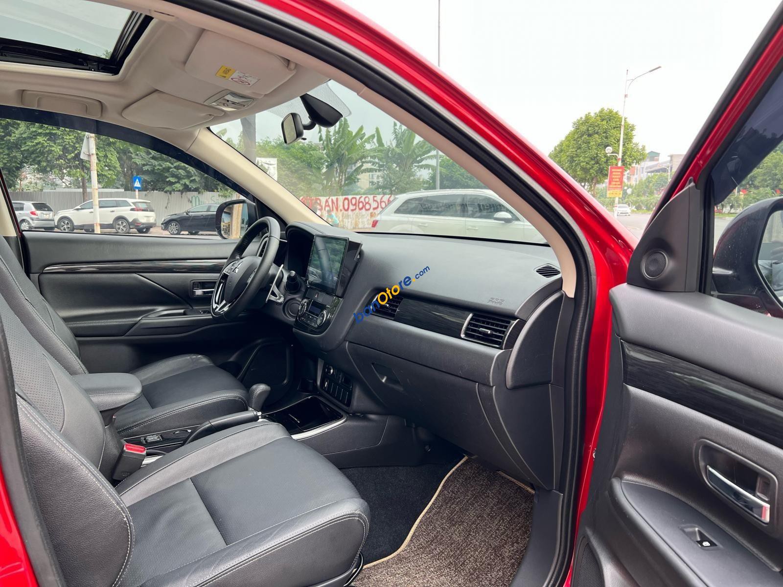 Mitsubishi Outlander 2019 - Cần bán xe màu đỏ