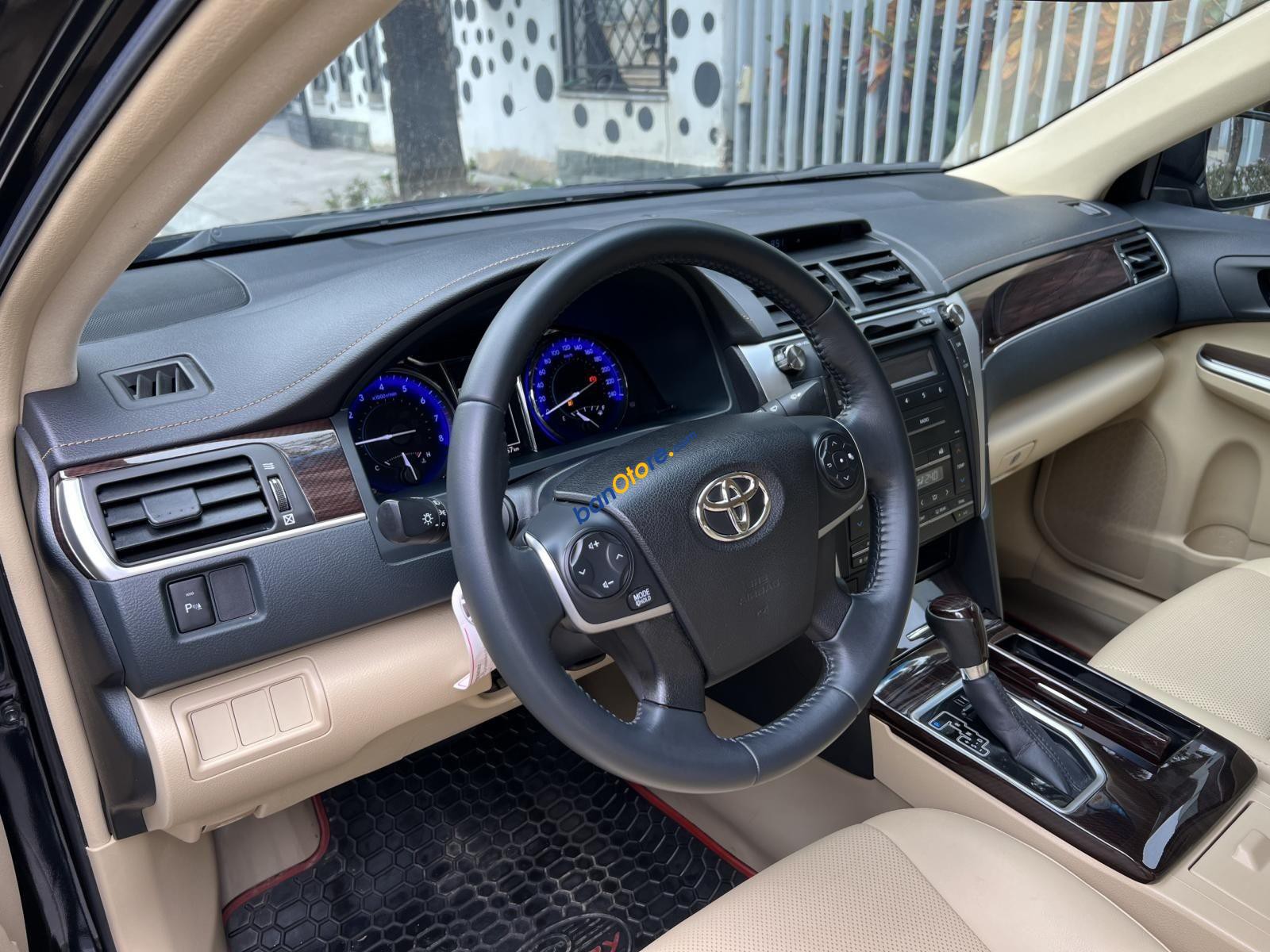 Toyota Camry 2018 - Đen / Kem