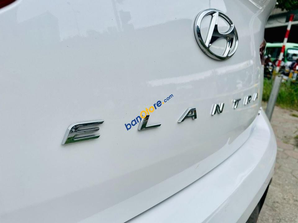 Hyundai Elantra 2020 - Hyundai Elantra 2020 số tự động