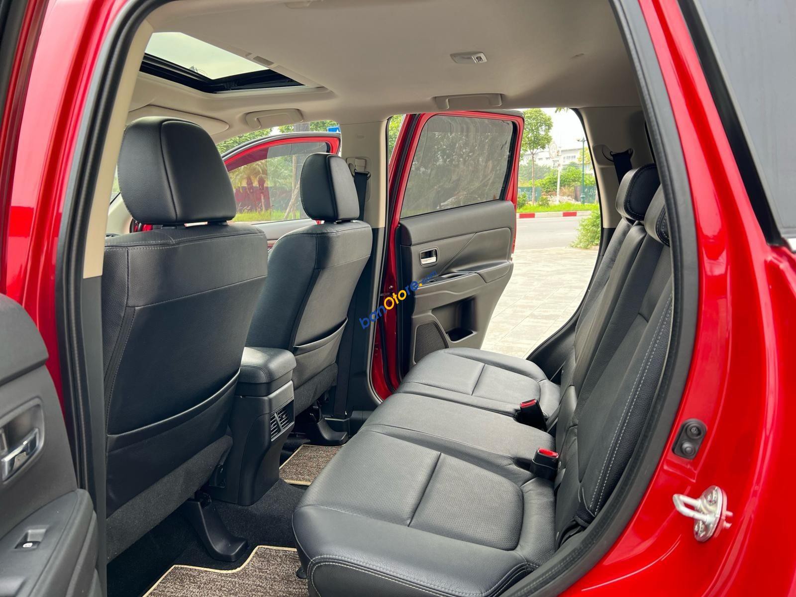 Mitsubishi Outlander 2019 - Cần bán xe màu đỏ