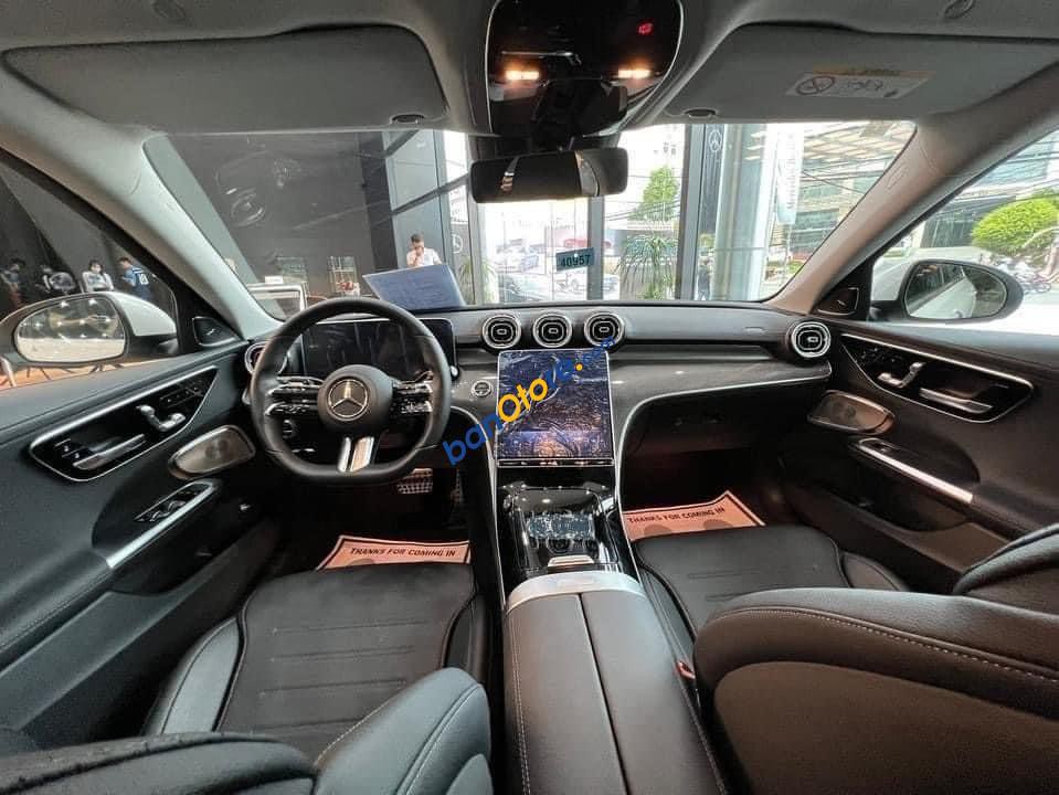 Mercedes-Benz 2023 - Phiên bản nâng cấp V1, ưu đãi trước bạ, hỗ trợ vay trả góp, xe giao ngay