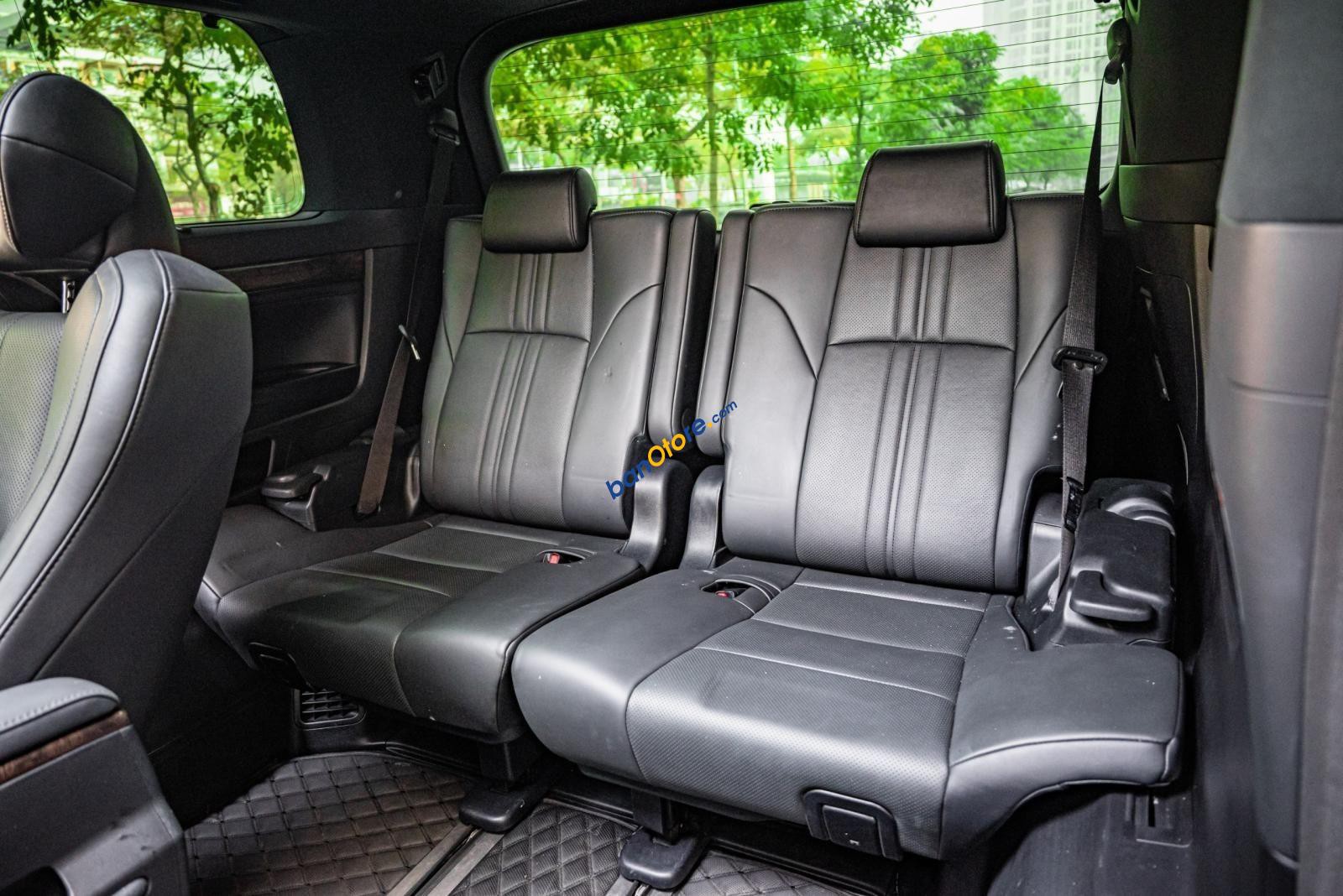 Toyota Alphard 2019 - Màu đen nội thất đen sử dụng cực ít  