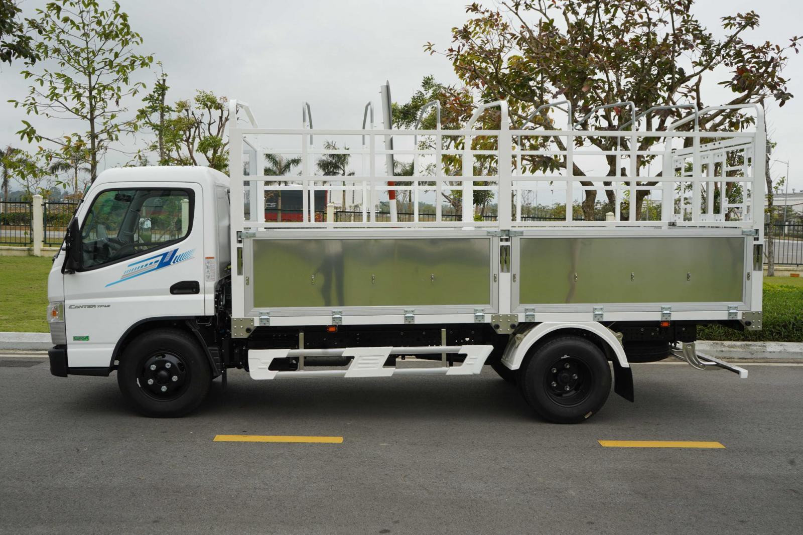 Mitsubishi Canter TF4.9 2022 - Thaco Auto Bình Dương bán xe tải 2 tấn Fuso Canter TF đời 2022