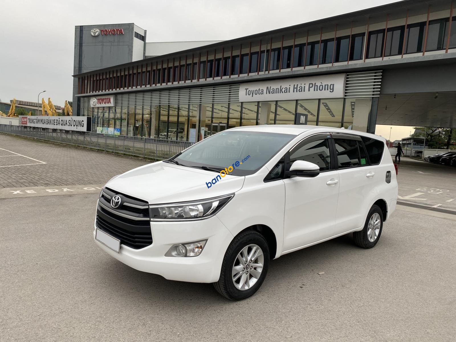 Toyota Innova 2018 - Số sàn màu trắng