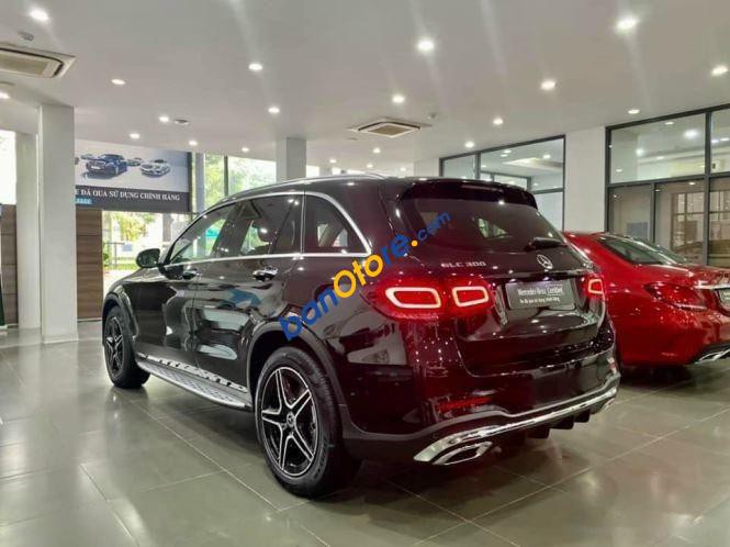 Mercedes-Benz GLC 300 2021 - Màu đen, nội thất kem, chạy siêu lướt chỉ 50 km mới 99%
