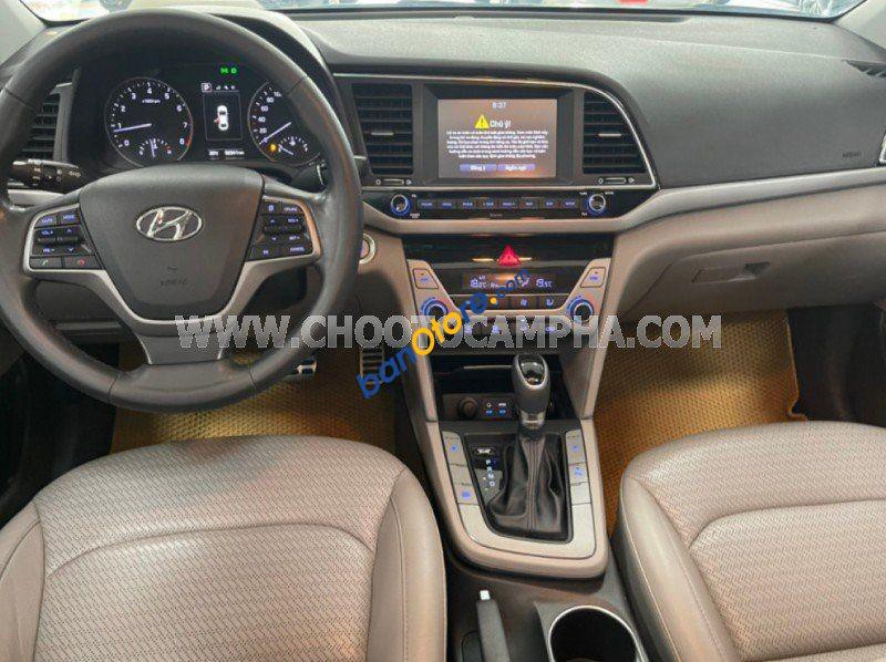 Hyundai Elantra 2017 - Màu nâu số tự động, 520 triệu