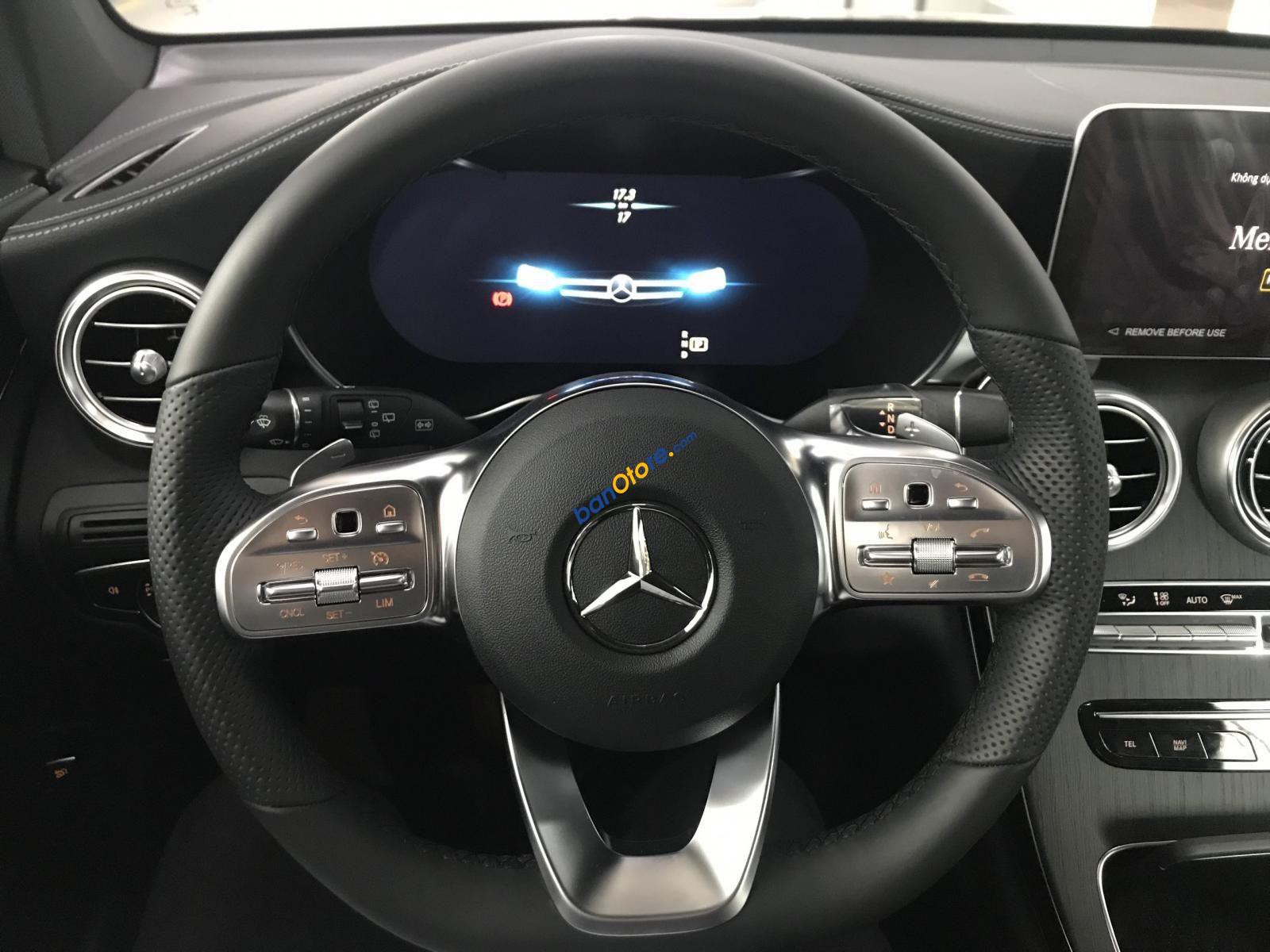 Mercedes-Benz GLC 300 2022 - Xe màu đen nội thất nâu, siêu lướt mới 30 km