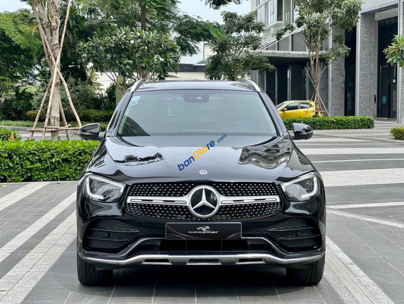 Mercedes-Benz GLC 300 2021 - Xe màu đen