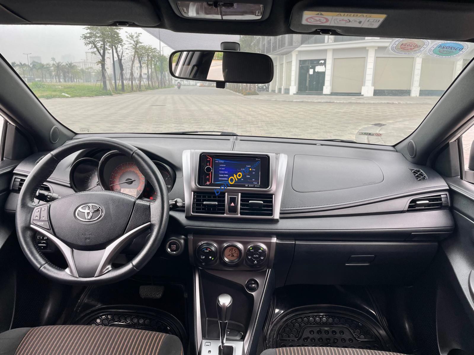 Toyota Yaris 2017 - Nhập khẩu nguyên chiếc, xe chạy cực ít và rất mới