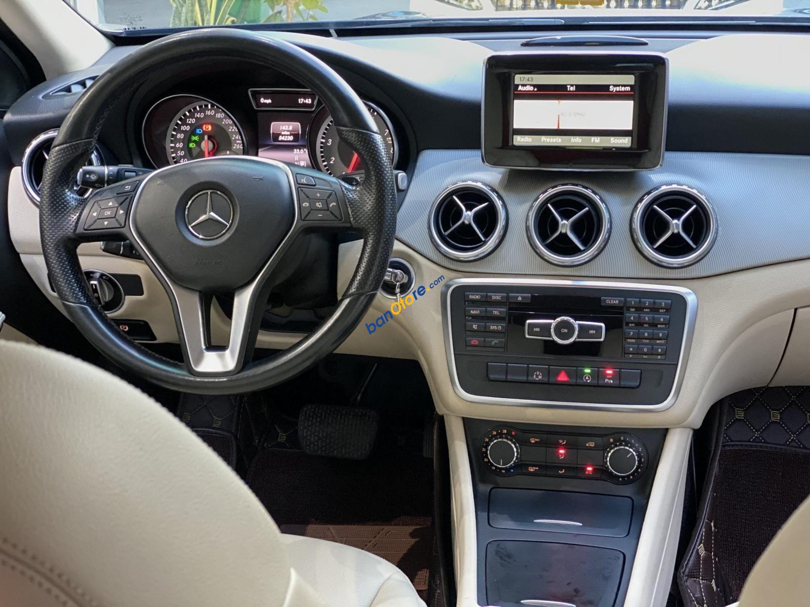 Mercedes-Benz GLA 200 2015 - Giá 889tr