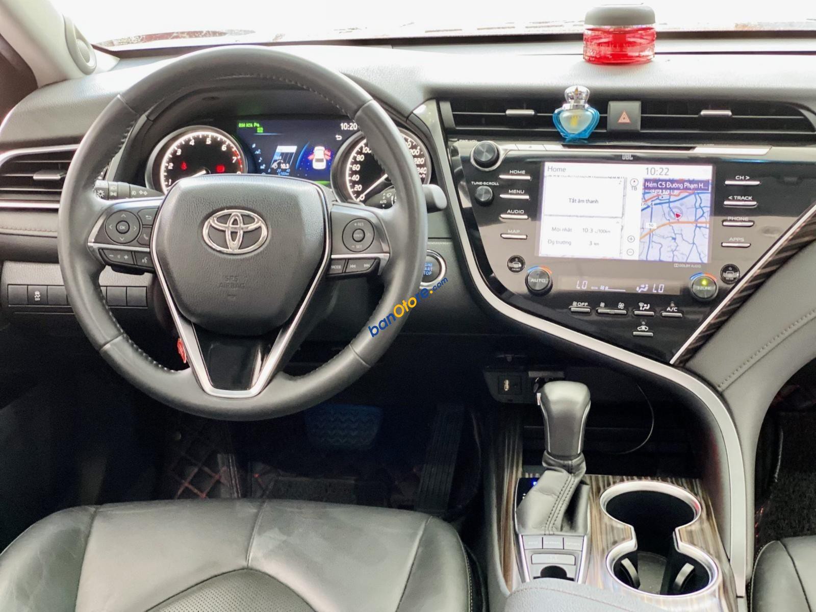 Toyota Camry 2020 - Xe màu đỏ