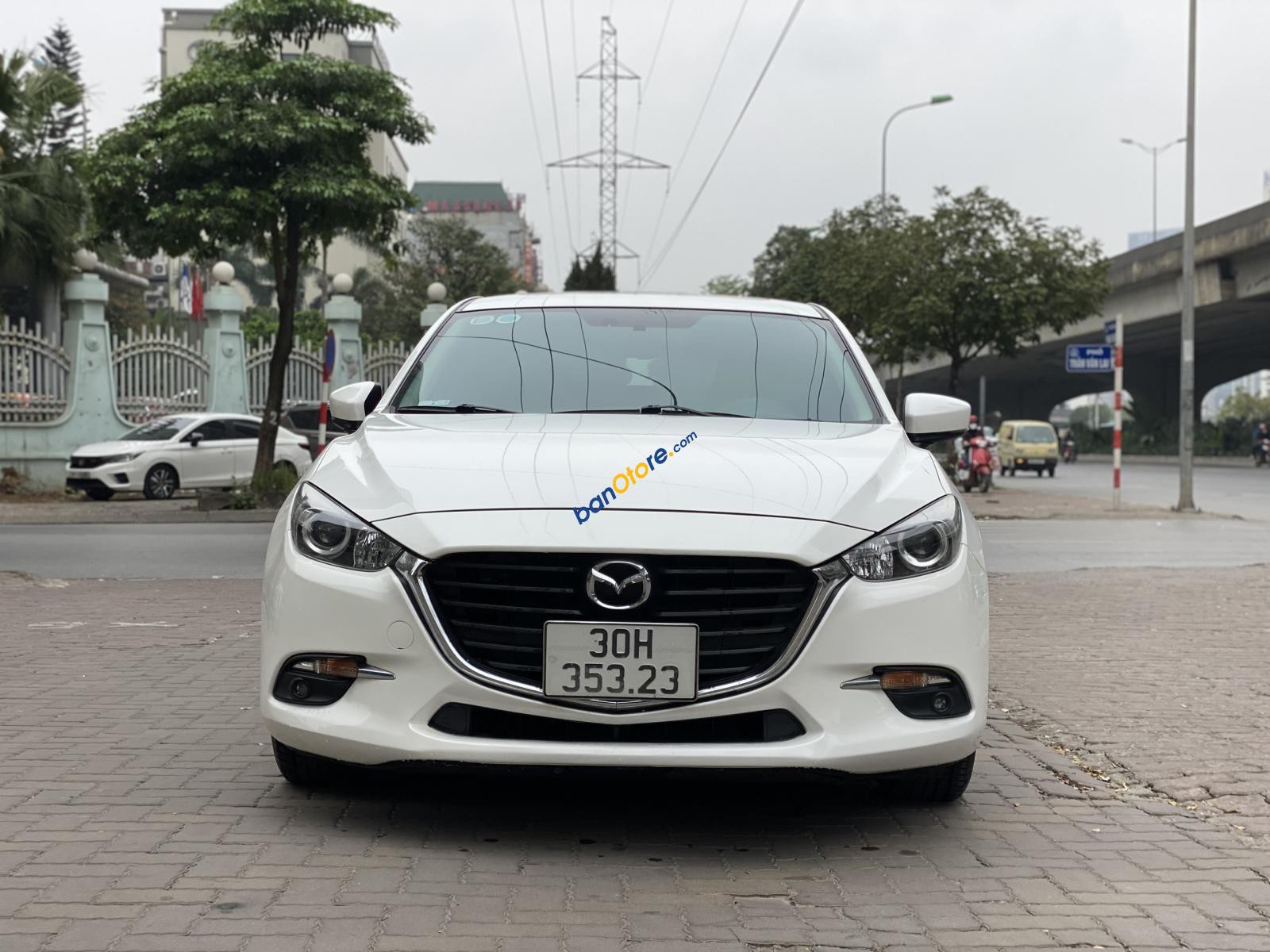 Mazda 3 2018 - Màu trắng, nhập khẩu giá cạnh tranh