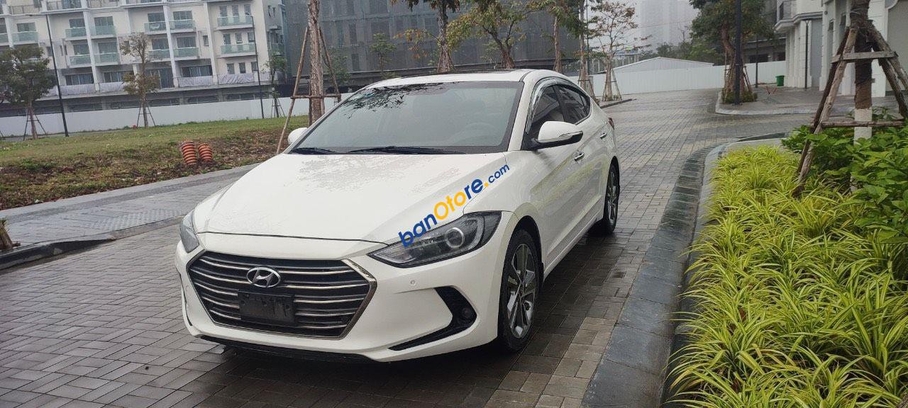Hyundai Elantra 2017 - Xe màu trắng, giá cực tốt
