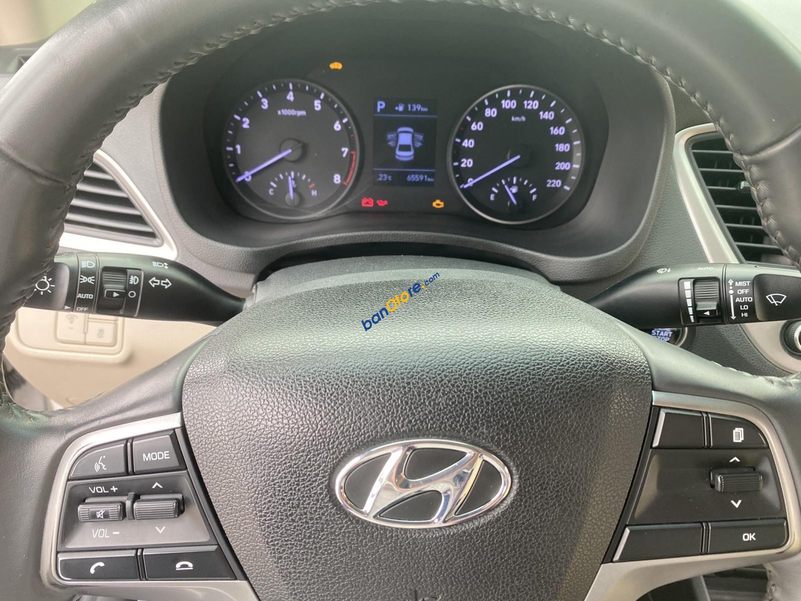 Hyundai Accent 2019 - Xe màu trắng