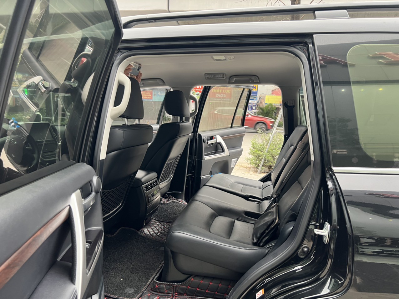 Toyota Land Cruiser VX 2019 - Em bán xe Toyota Land Cruiser VXsản xuất năm 2019 tên cty 
