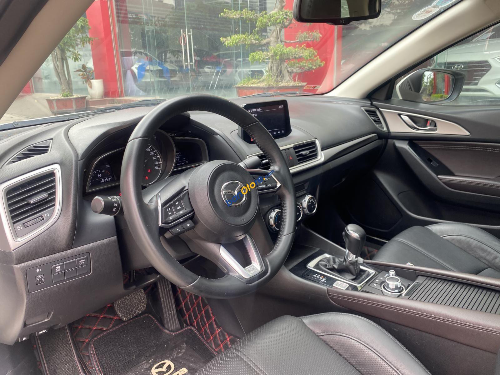Mazda 3 2019 - Màu trắng, giá 500tr