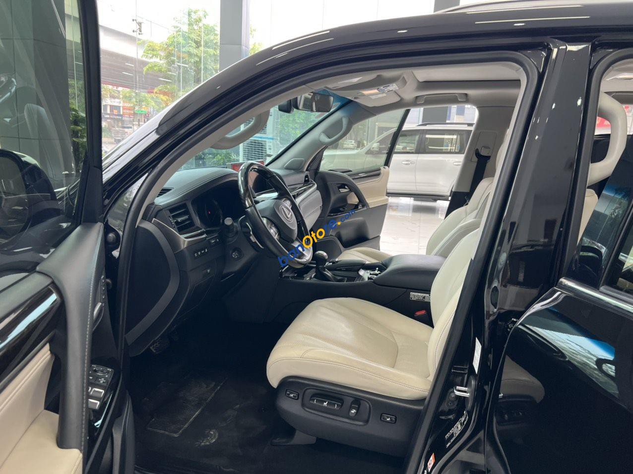 Lexus LX 570 2018 - Màu đen, đăng ký 2019, một chủ mua mới từ đầu