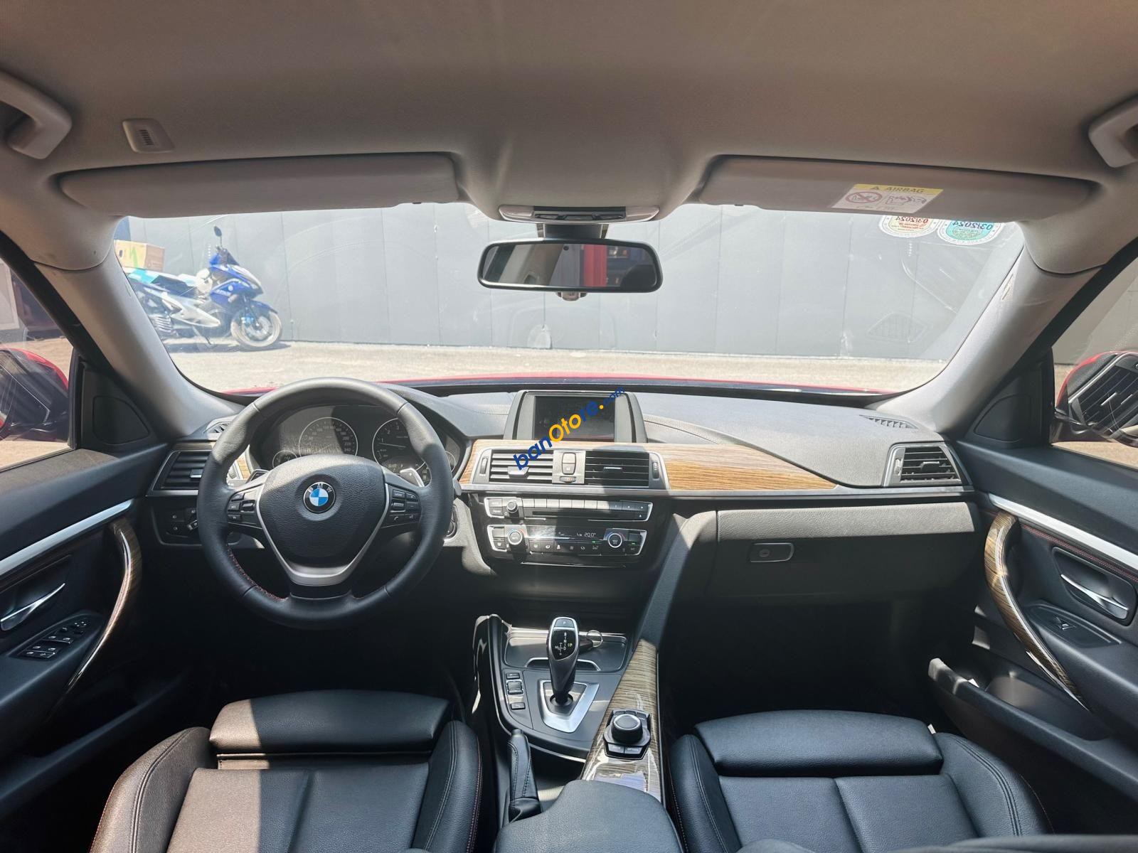 BMW 320i 2018 - Xe lướt - Giá cực ưu đãi