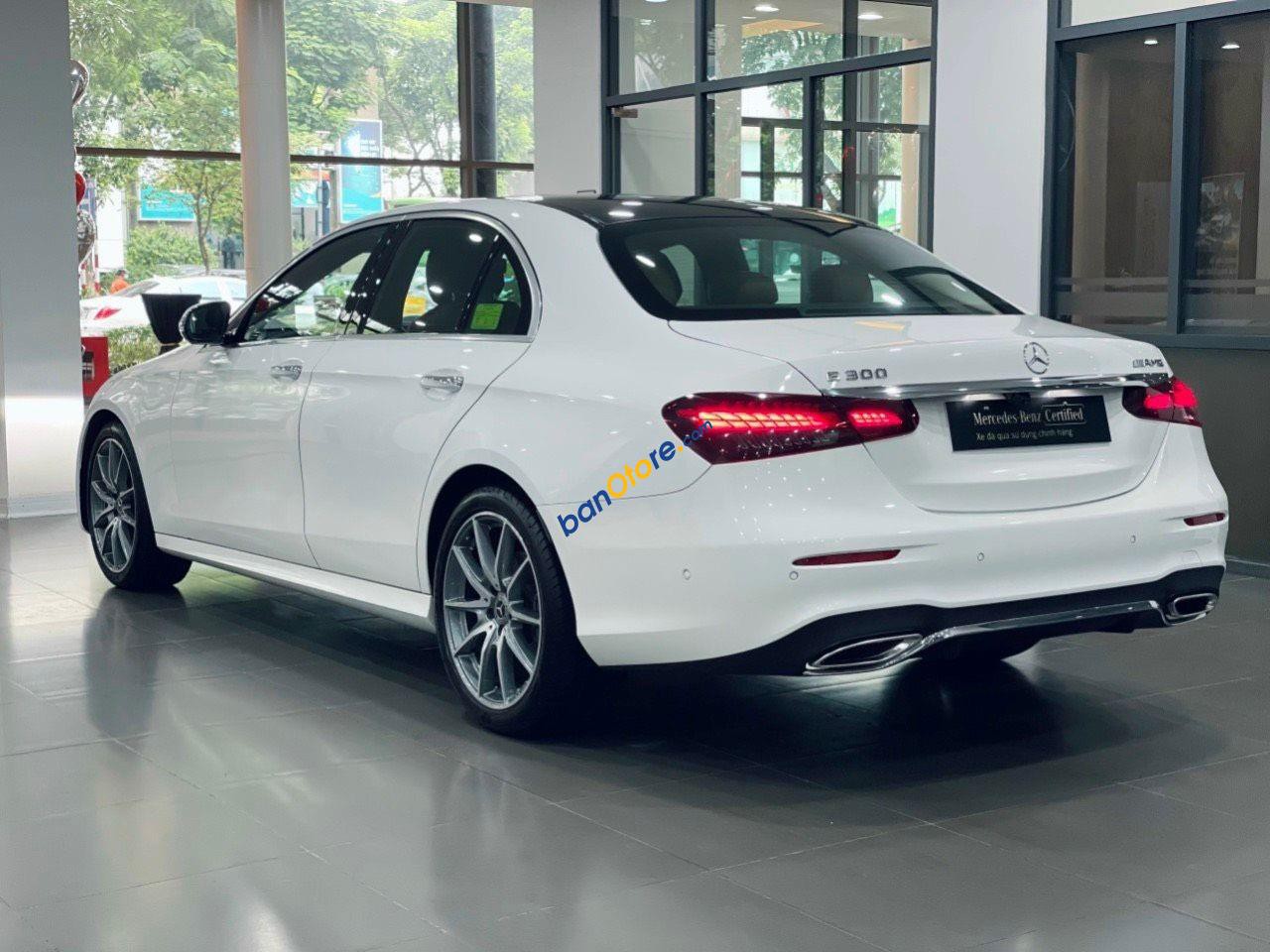 Mercedes-Benz 2022 - Xe màu trắng nội thất nâu chính hãng lướt 8000 km