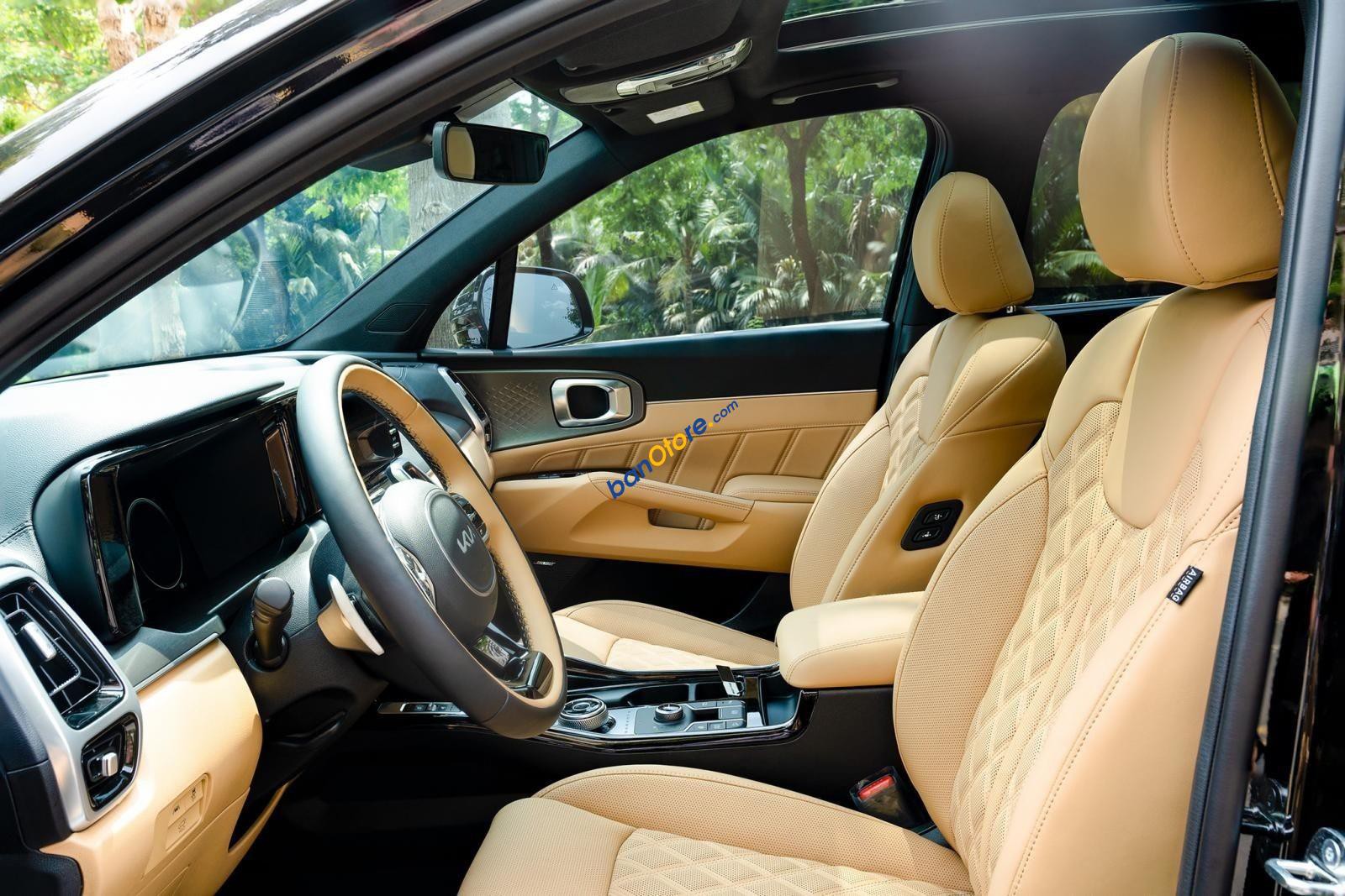 Kia Sorento 2023 - 2.5G Signature 7S nội thất Nâu cực kì bắt mắt kèm giá bán siêu ưu đãi.