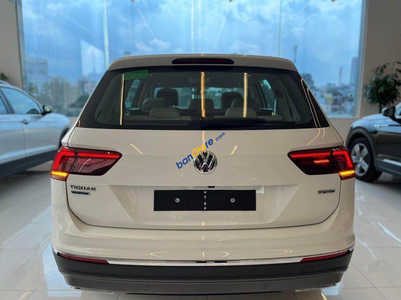 Volkswagen Tiguan 2023 - Giảm thêm 200-300tr khi liên hệ Hotline phía dưới