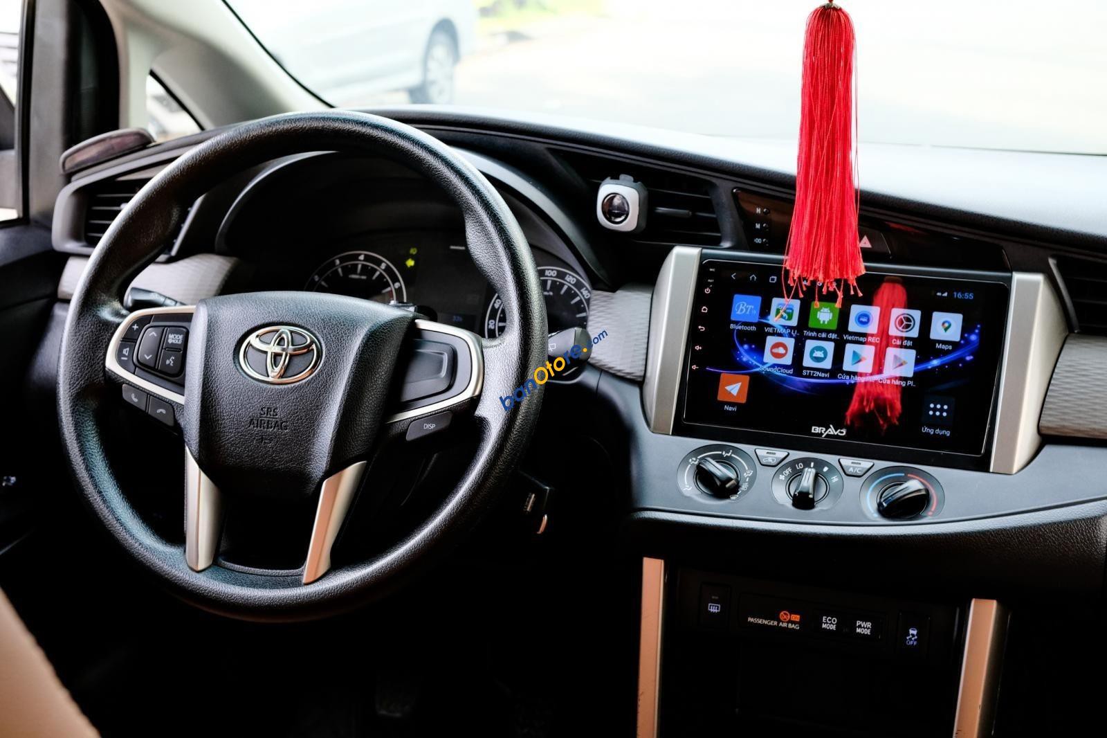 Toyota Innova 2017 - Màu Bạc - Nội thất Bọc da Nâu