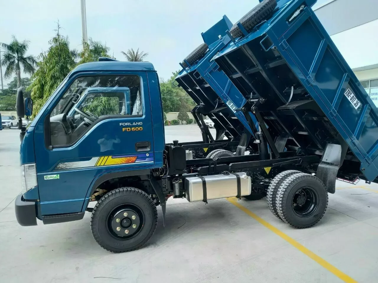 Xe tải 1,5 tấn - dưới 2,5 tấn FD490 2023