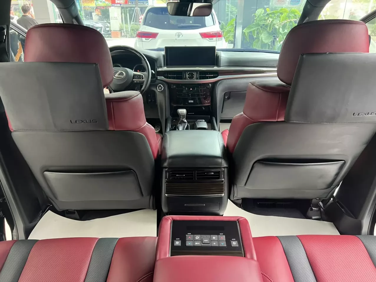 Lexus LX 570 2018 - Em cần bán chiếc Lexus LX570 Super Sport Trung Đông màu Đen xe sản xuất năm 2018 