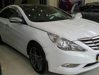 Bán xe oto Hyundai Sonata 2.0AT 2010 - Cần bán xe cũ Hyundai Sonata 2.0AT năm 2010, màu trắng, xe nhập