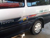 Cần bán Toyota Hiace 2002 - Bán xe Toyota Hiace sản xuất 2002, nhập khẩu xe gia đình, 135tr