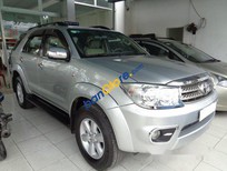 Toyota Fortuner 2.7V 2004 - Cần bán Toyota Fortuner 2.7V sản xuất 2004, màu bạc số tự động