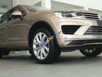 Cần bán xe Volkswagen Touareg GP 2016 - Cần bán xe Volkswagen Touareg GP sản xuất năm 2016, màu vàng, xe nhập