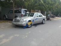 Mercedes-Benz E230 1995 - Bán ô tô Mercedes năm 1995, màu bạc, nhập khẩu nguyên chiếc số sàn, 85 triệu