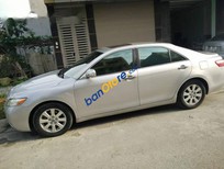 Cần bán xe Toyota Camry LE   2008 - Cần bán gấp Toyota Camry LE sản xuất 2008, màu bạc, 750tr