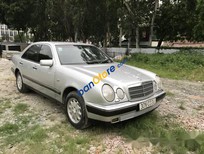 Mercedes-Benz E class E230 1997 - Bán Mercedes E230 đời 1997, màu bạc, xe mới đi được 15 vạn km