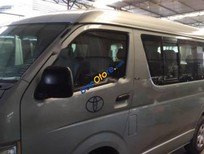 Toyota Hiace 2.5 2005 - Cần bán lại xe Toyota Hiace 2.5 sản xuất 2005, màu bạc