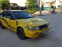 Cần bán xe Nissan Sentra 1990 - Bán xe Nissan Sentra đời 1990, màu vàng, xe chạy ổn định lợi xăng