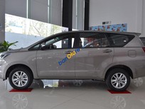 Toyota Innova E 2017 - Cần bán xe Toyota Innova E sản xuất 2017, màu bạc, giá chỉ 730 triệu