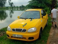 Bán Daewoo Lanos SX 2002 - Cần bán lại xe Daewoo Lanos SX 2002, màu vàng 
