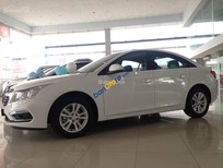 Bán Chevrolet Cruze LT 1.6MT 2017 - Bán xe Chevrolet Cruze LT 1.6MT sản xuất 2017, màu trắng 