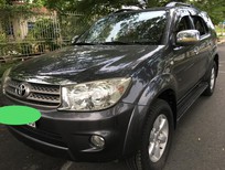 Cần bán Toyota 4 Runner 2010 - Cần bán gấp Toyota Fortuner đời 2010, màu xám, giá 575tr